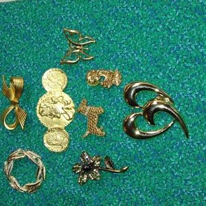 Lovey pins 8 pins in great shape